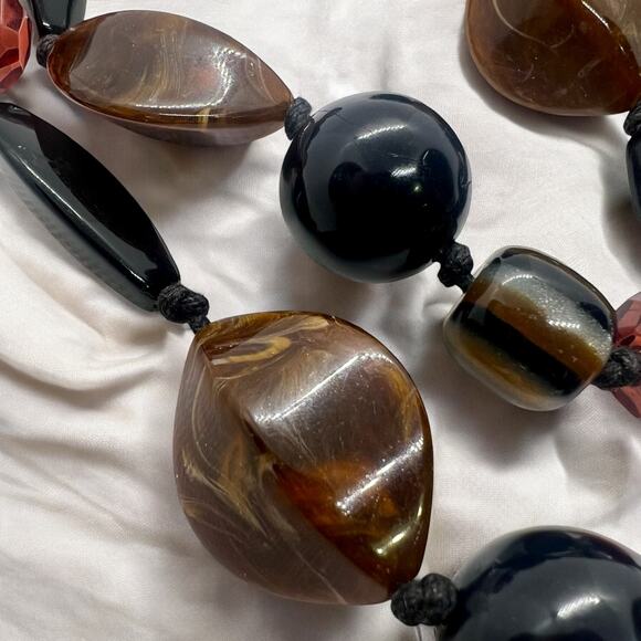 Vintage 1970s Acrylic Statement Necklace-Amber Brown Black Red-Hand Knotted-40'' - Picture 5 of 10